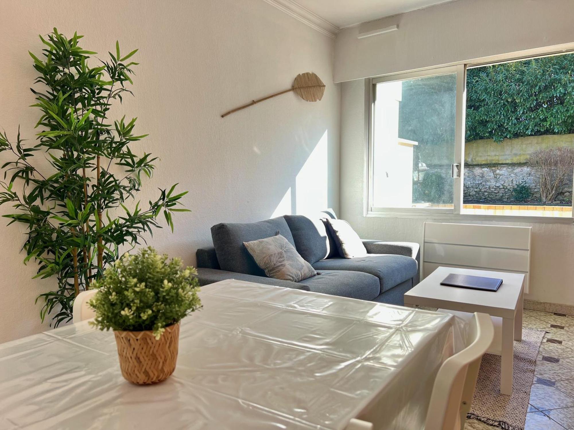 Appart'Hotel Nuiteejour Versailles Saint Cyr L'Ecole Ngoại thất bức ảnh